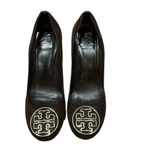 Tory Burch Brown Suede Leather Gold Details Heels.